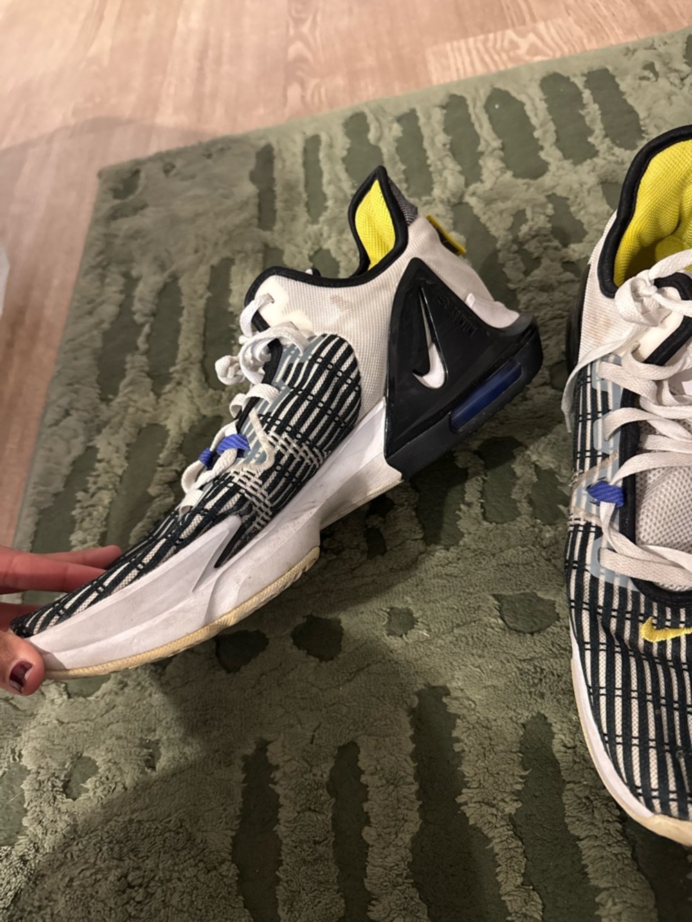 Nike Low-Top Sneakers in White, Black & Yellow